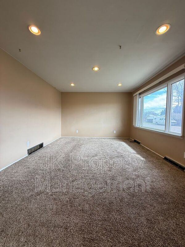 1301 14th Ave S - Photo 7 of 35