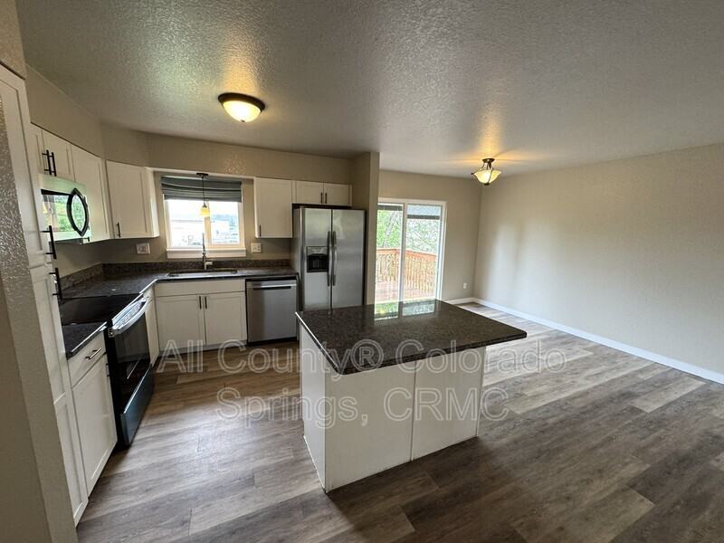 1480 Hiawatha Dr - Photo 3 of 24