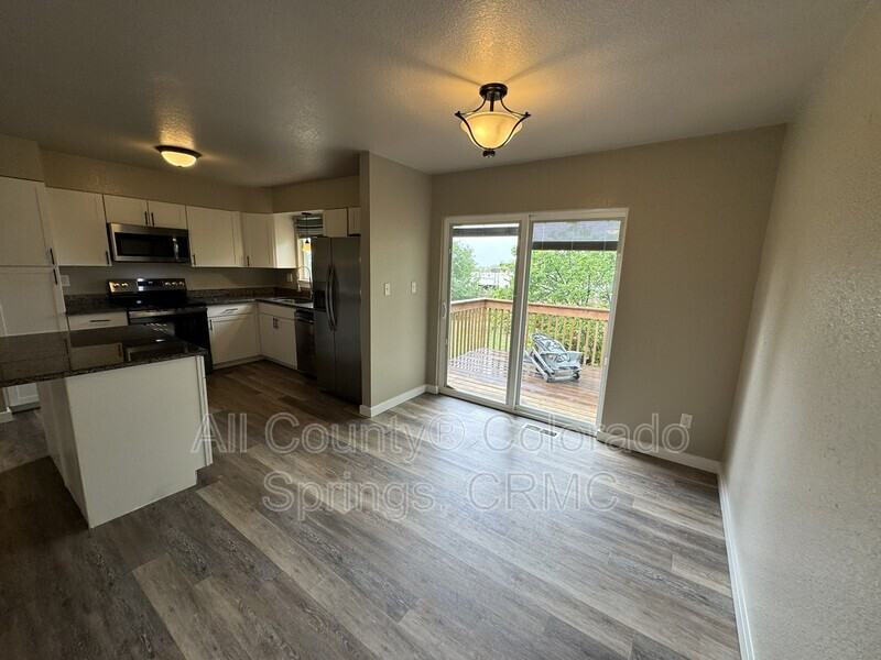 1480 Hiawatha Dr - Photo 4 of 24