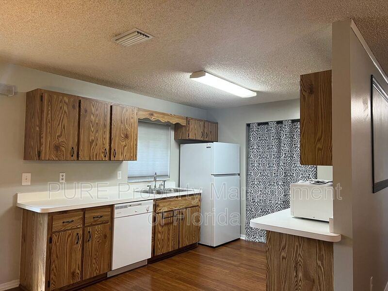 70 Almond Rd - Photo 5 of 27