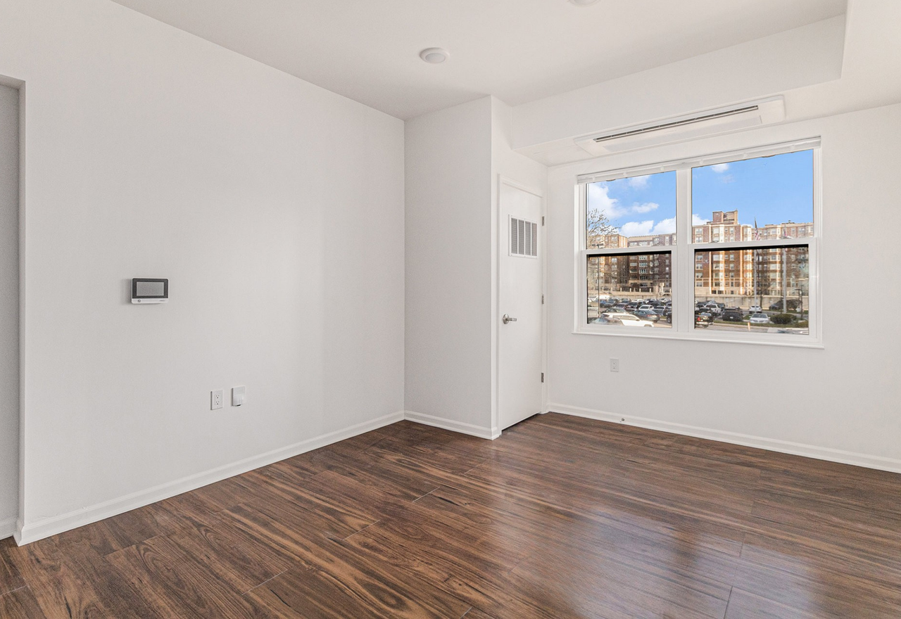 7850 East Jefferson - Photo 5 of 14
