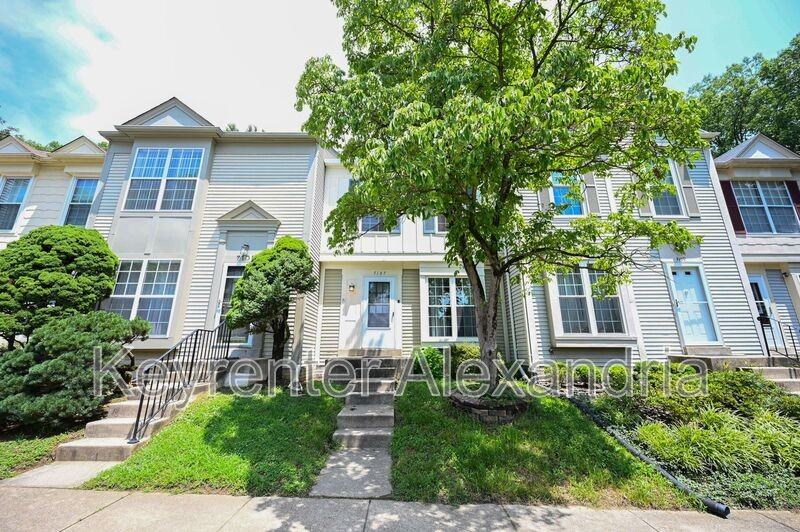 7107 Tolliver St - Photo 3 of 47