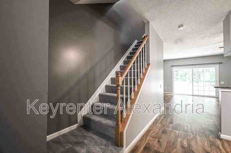7107 Tolliver St - Photo 6 of 47