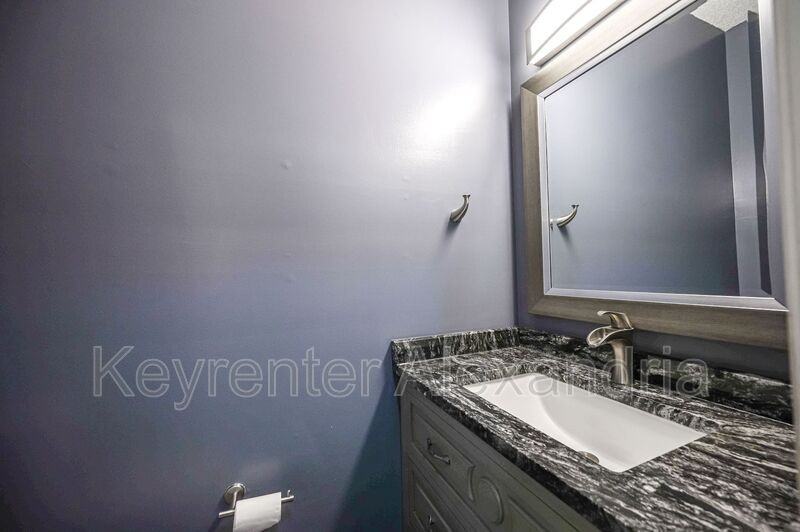 7107 Tolliver St - Photo 7 of 47