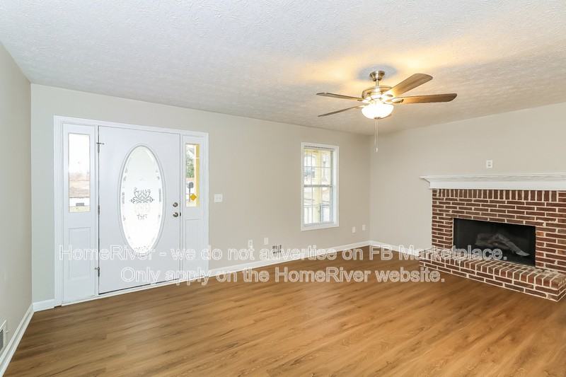 2025 Old Concord Dr Se - Photo 3 of 18