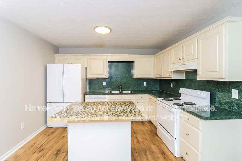 2025 Old Concord Dr Se - Photo 6 of 18