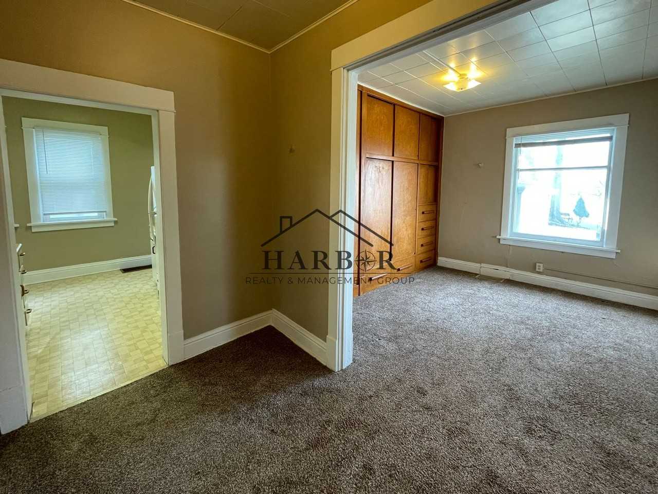 504 E Center St - Photo 2 of 12