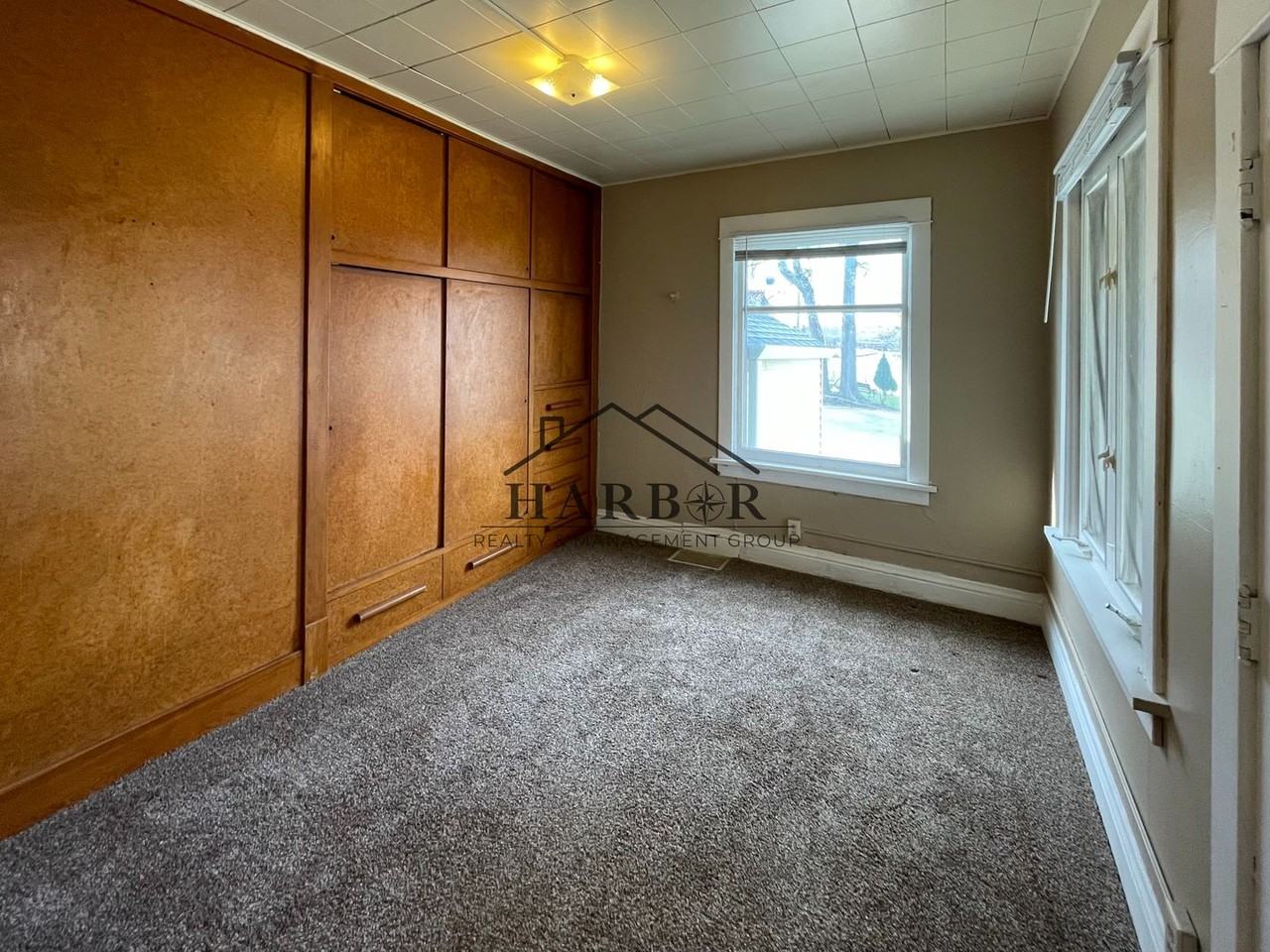 504 E Center St - Photo 5 of 12