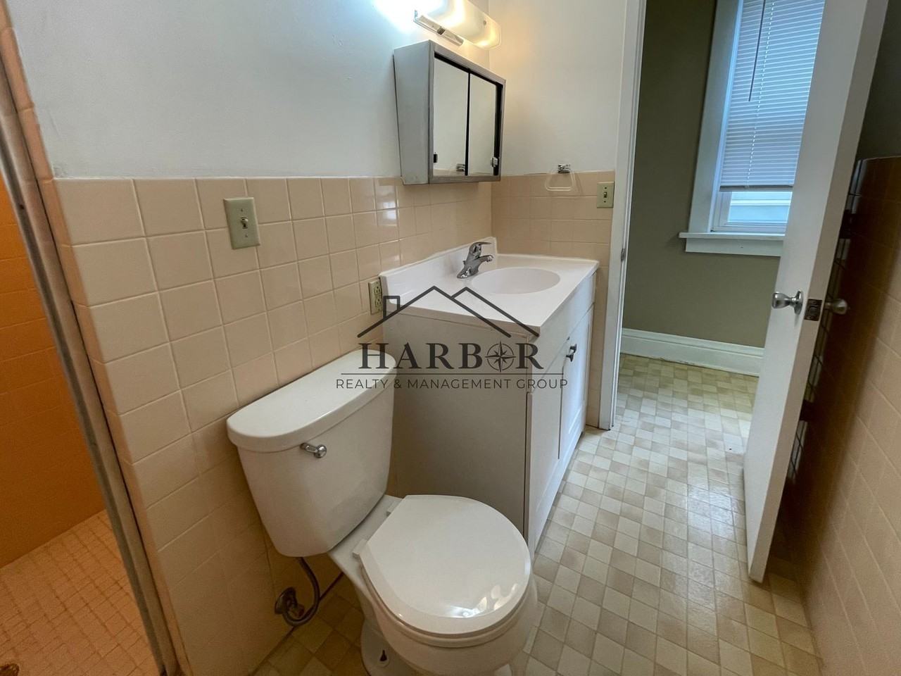 504 E Center St - Photo 6 of 12