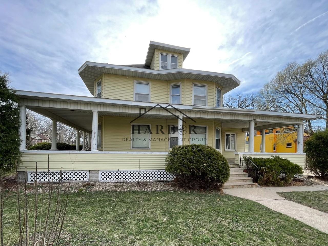 504 E Center St - Photo 7 of 12