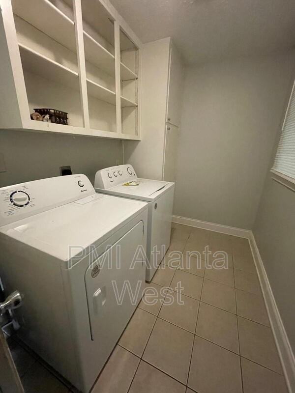 1715 Highland Pl - Photo 3 of 18