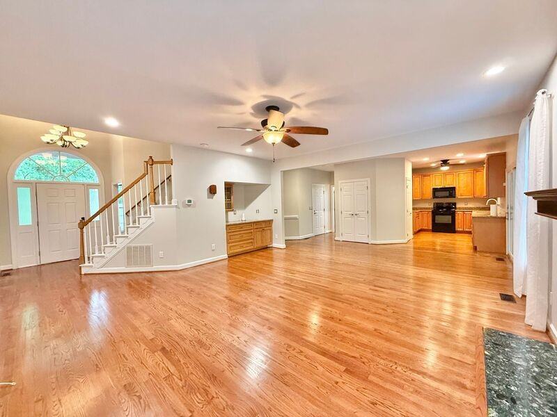 9412 Springdale Dr - Photo 5 of 35