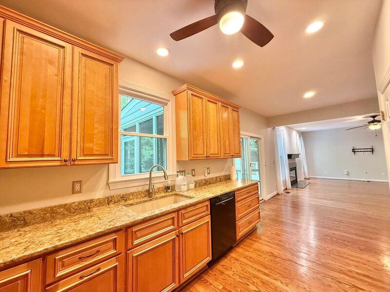 9412 Springdale Dr - Photo 6 of 35