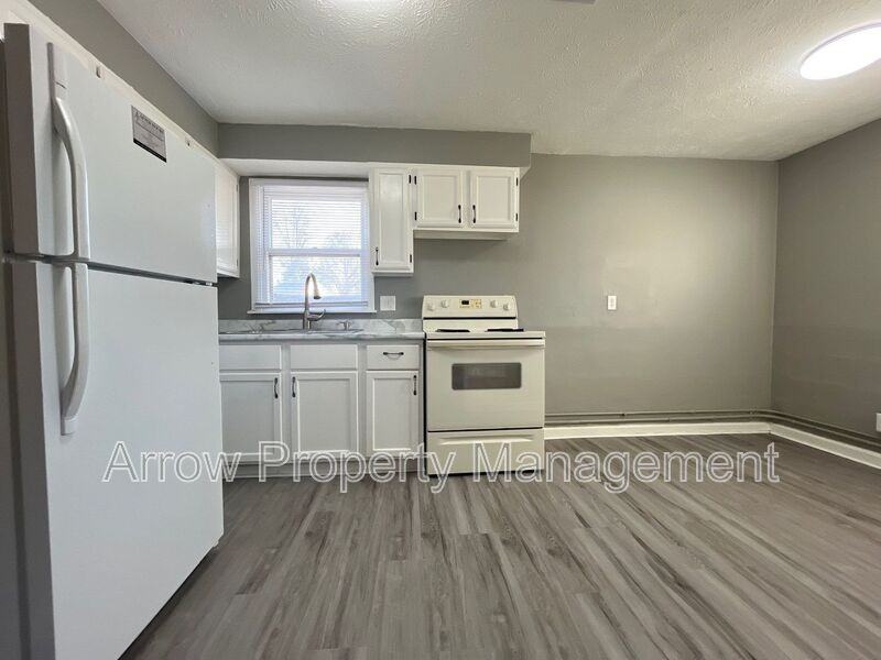 2515 W St - Photo 2 of 12