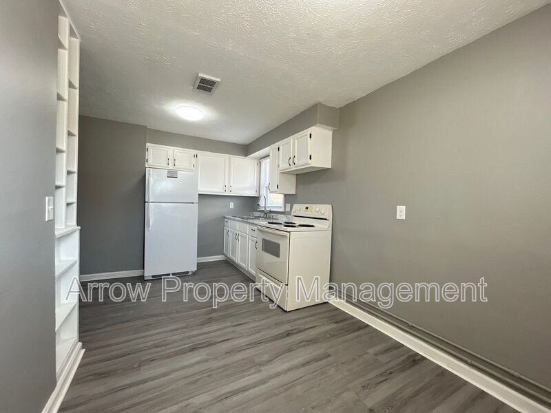 2515 W St - Photo 3 of 12