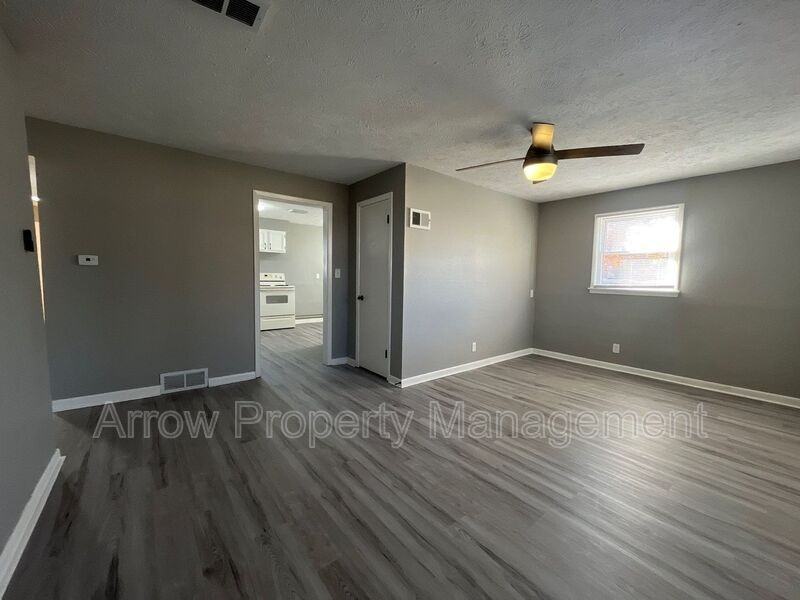 2515 W St - Photo 6 of 12