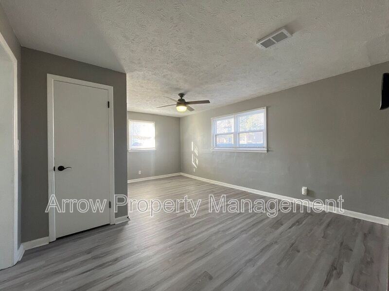 2515 W St - Photo 7 of 12