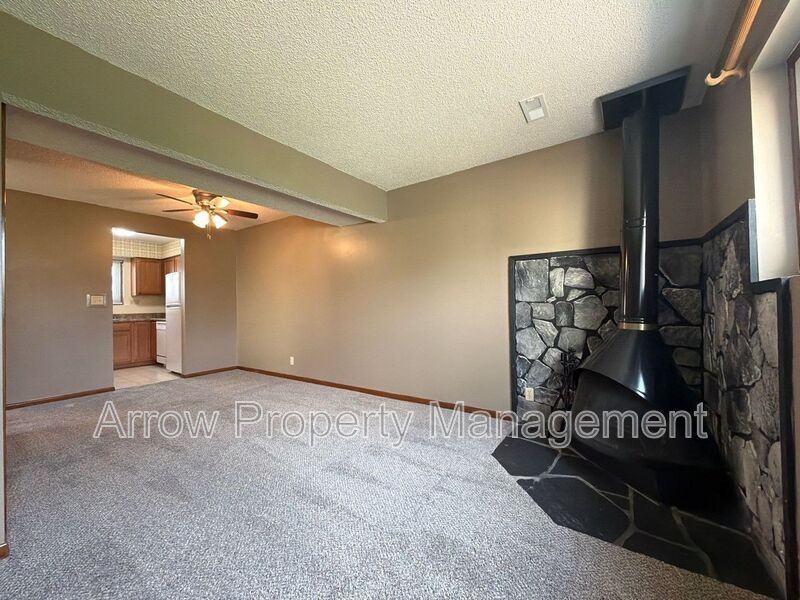 5547 S St - Photo 2 of 13