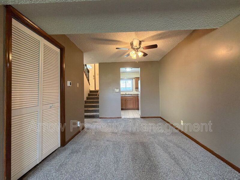 5547 S St - Photo 3 of 13