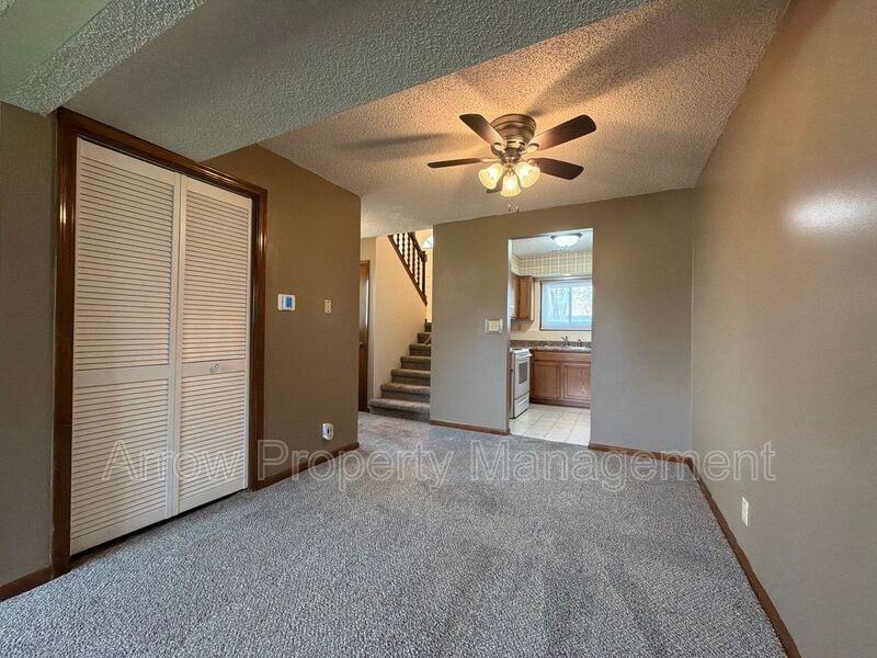 5547 S St - Photo 4 of 13