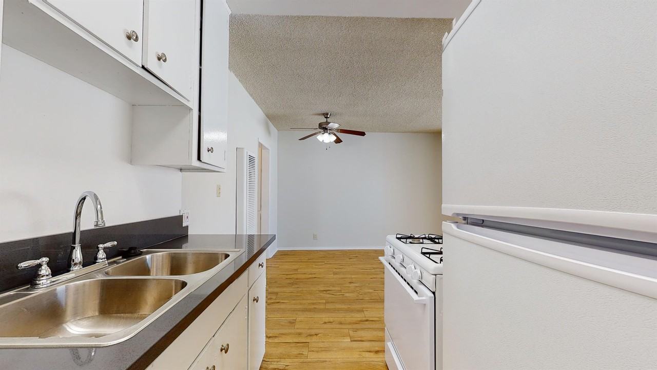 3624 Midvale Avenue - Photo 4 of 15