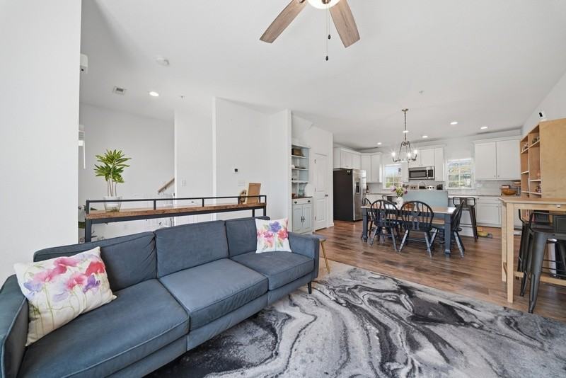 4331 Pinter Ln - Photo 7 of 39