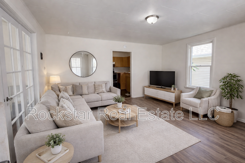 1011 E 12th Ave - Photo 3 of 17