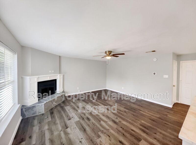 109 N Heights Dr - Photo 4 of 21