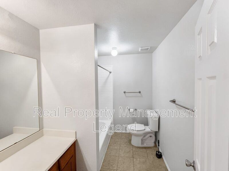 3211 Roundtree Ln - Photo 6 of 26