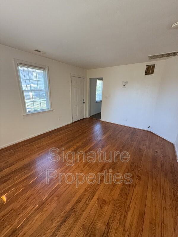 201 Glendale Ave #B - Photo 2 of 10