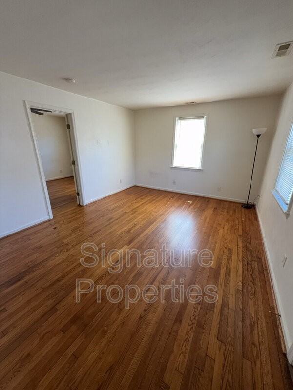 201 Glendale Ave #B - Photo 3 of 10