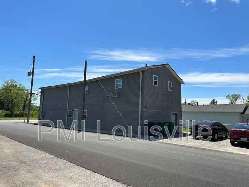 1302 Main St #CMK - Photo 7 of 9