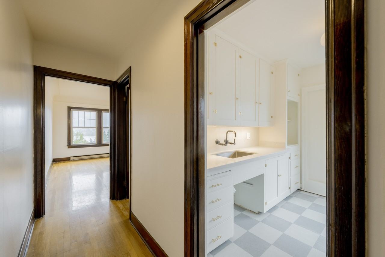 6522 Phinney Ave N, Seattle - Photo 4 of 25
