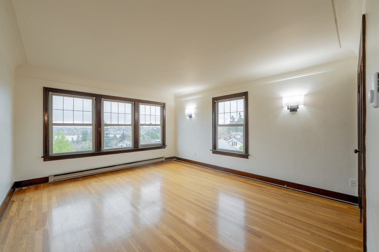6522 Phinney Ave N, Seattle - Photo 5 of 25