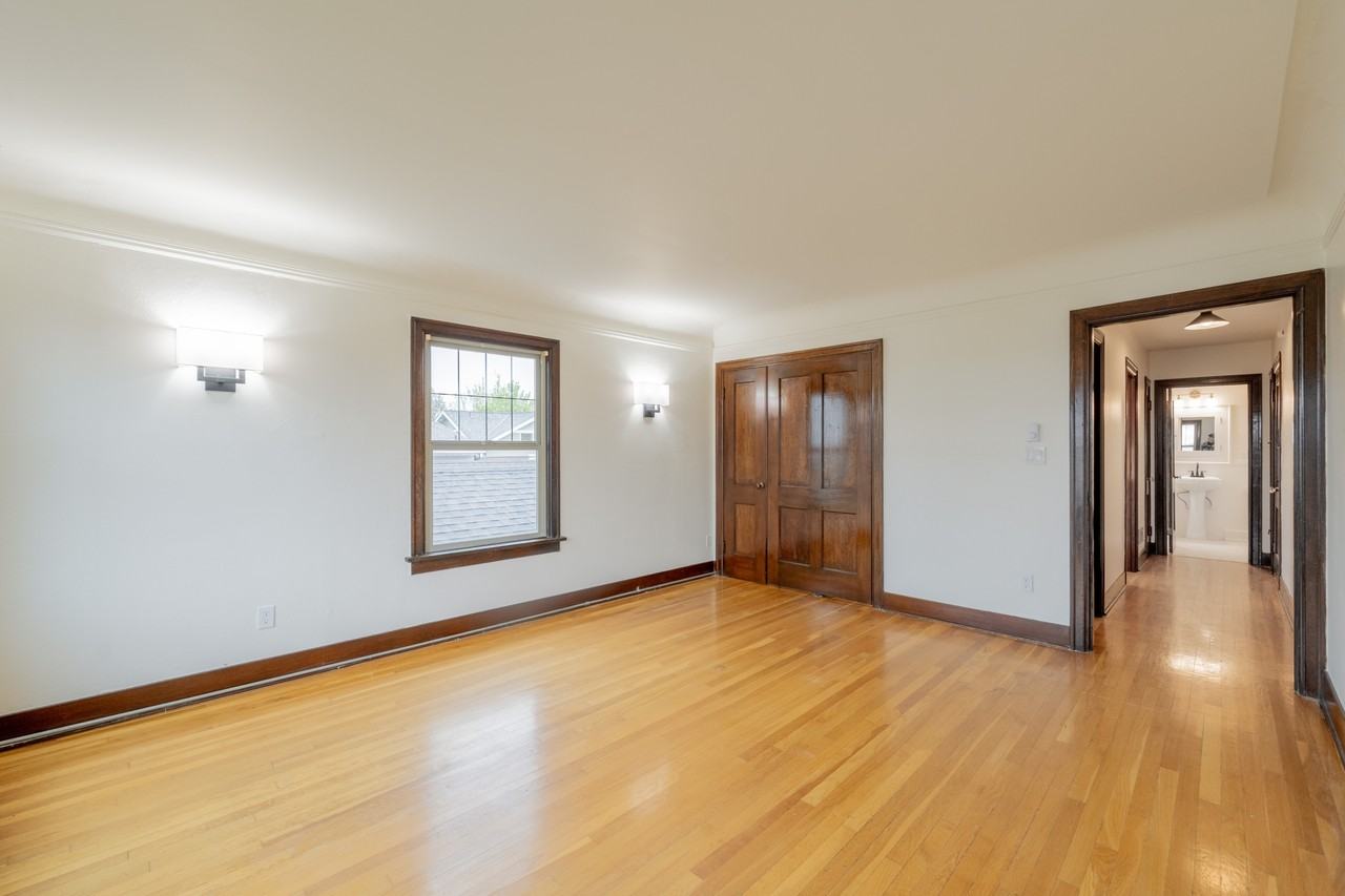 6522 Phinney Ave N, Seattle - Photo 7 of 25