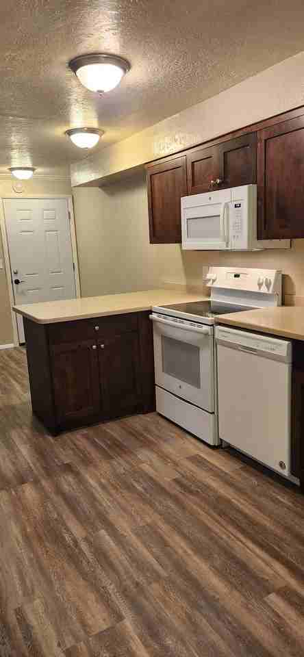 550 West 200 South - Photo 7 of 14