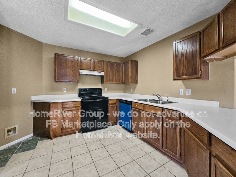 1827 Leander - Photo 3 of 19