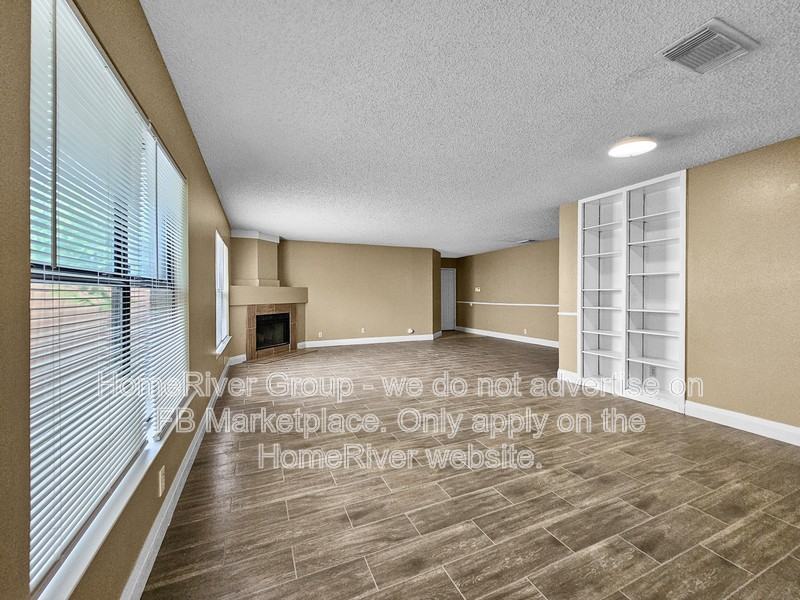 1827 Leander - Photo 4 of 19