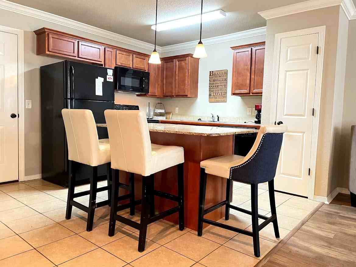 1063 West Malibu Street - Photo 2 of 11