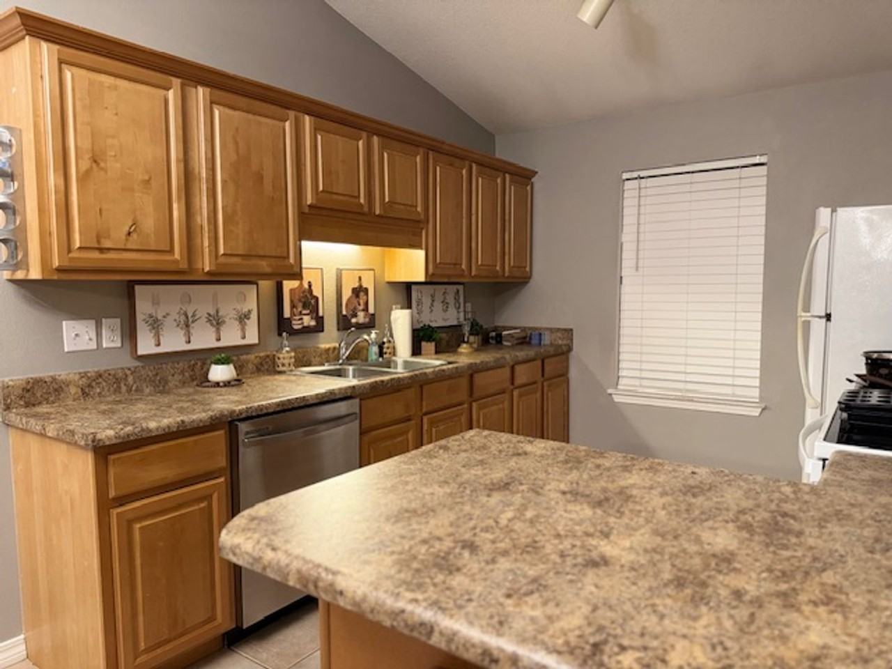 1833 Sundown Dr - Photo 6 of 22