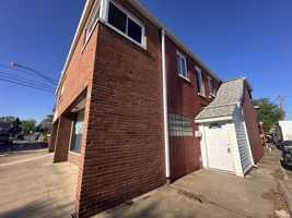 featured image of 521 N High St