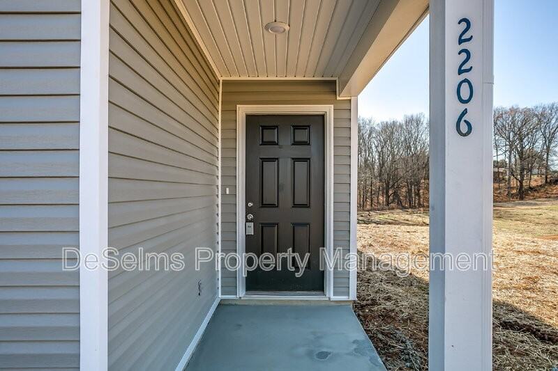 2206 Yearling Dr - Photo 2 of 28