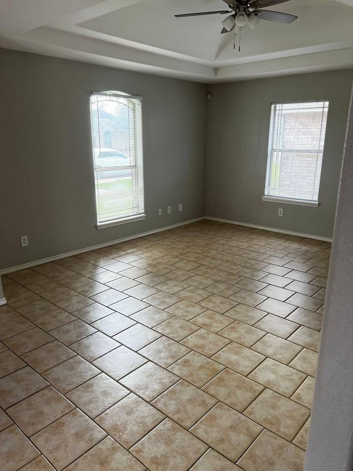 Avila Apartments - Photo 3 of 4