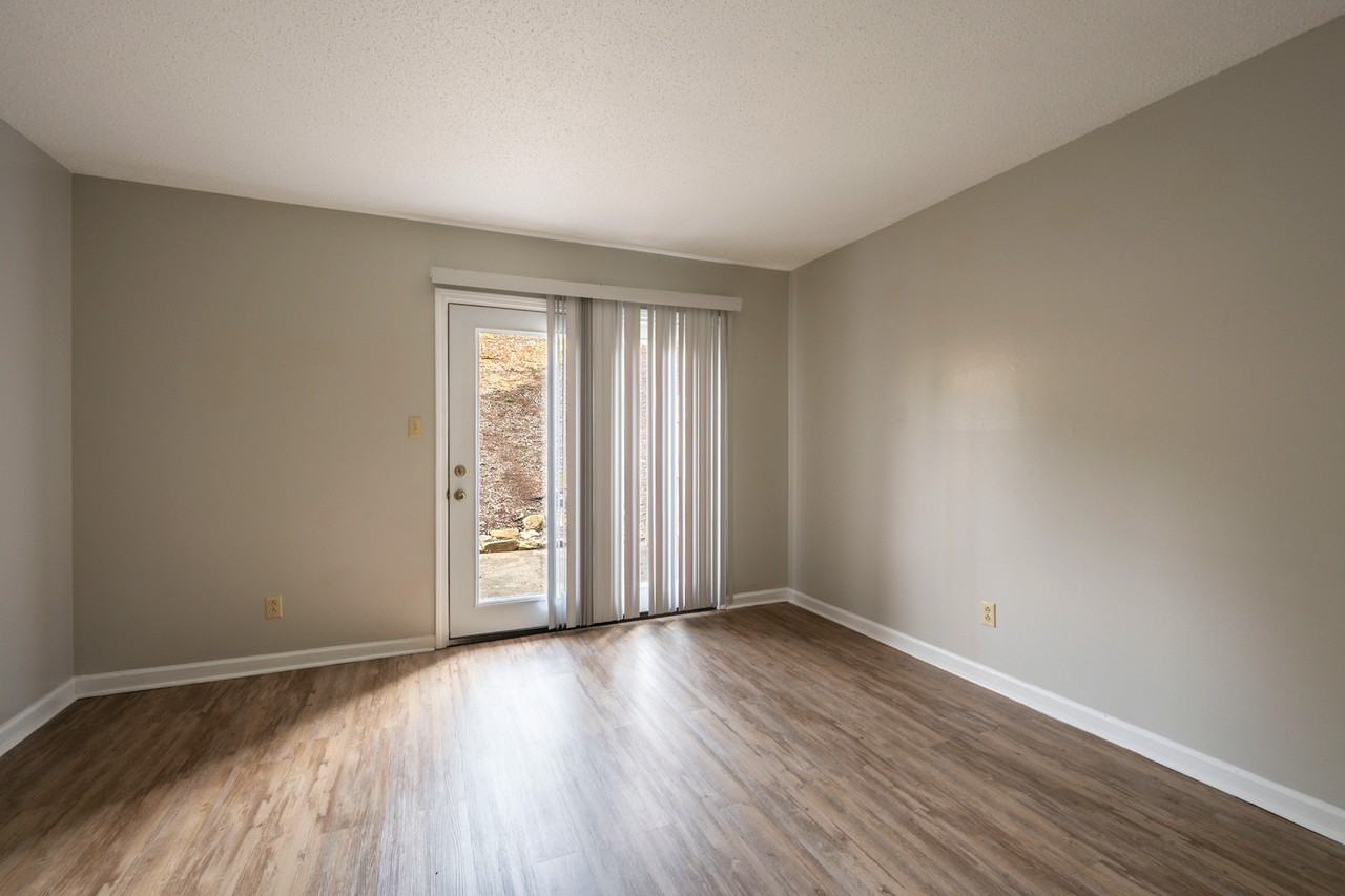 183- Rock Creek Apts. - Photo 5 of 11