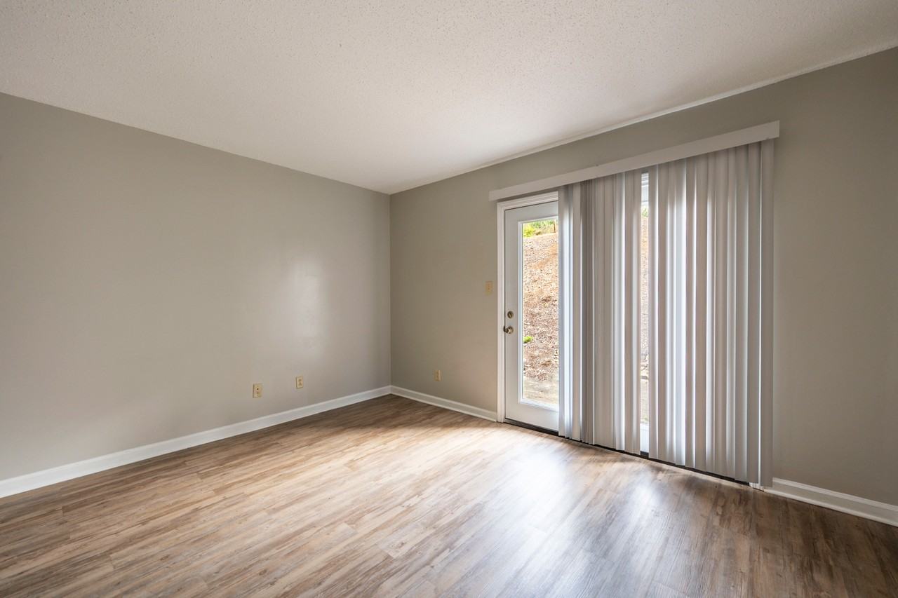 183- Rock Creek Apts. - Photo 6 of 11