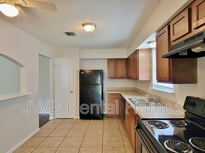 6016 Gulf Rd W - Photo 2 of 13