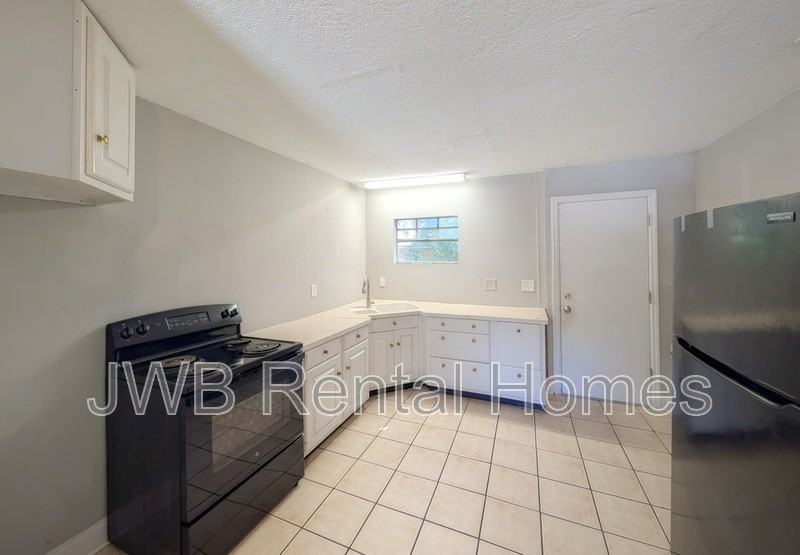 421 Golfair Blvd - Photo 2 of 20