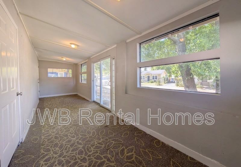 421 Golfair Blvd - Photo 6 of 20