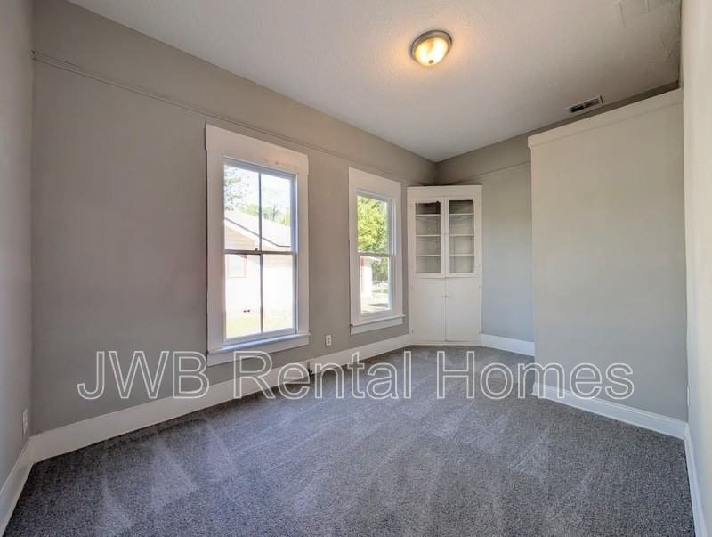 421 Golfair Blvd - Photo 7 of 20