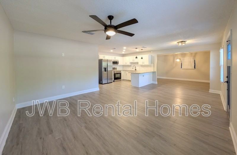 755 Mcduff Ave S - Photo 4 of 17